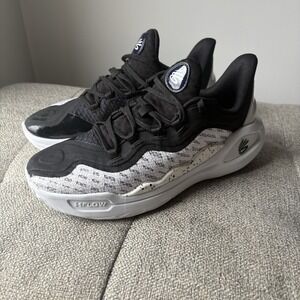 UnisexUnder Armour Curry 11 Team Basketball Shoes Size Men 7,5 Women 9 BlacWhite